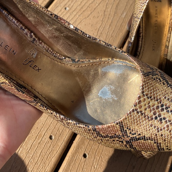 Anne Klein Clemence 3 faux snakeskin stacked look heel pumps in gold/ brown 10 - Picture 7 of 11